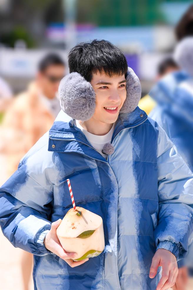 老萧日前在三亚录制节目。（喜鹊娱乐提供）