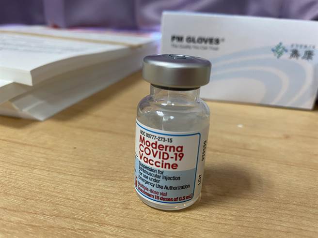 台中市也原訂在7月8日至9日在快打站為「幼兒園及兒童課後照顧中心服務人員」接種疫苗，晚間臨時喊卡。（馮惠宜攝）