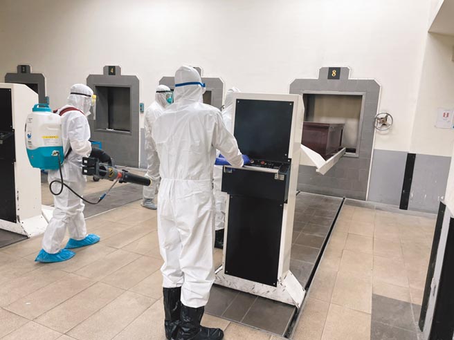 本土疫情5月间大爆发，中央疫情指挥中心每日公布的死亡人数遭质疑通报上有时间差，而北市6月间火化遗体数量也较去年同期增加。（北市殡葬处提供）