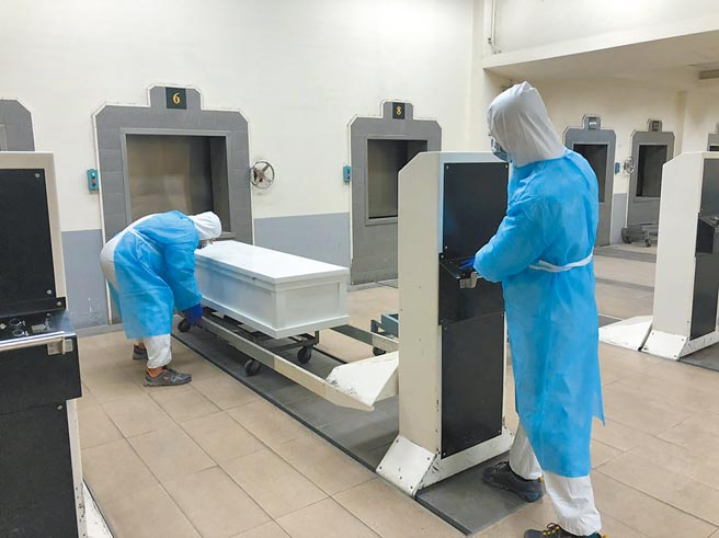 各地火葬场人数大幅成长，光北市6月1日到15日，火化遗体数量较去年同期增加453具，较去年同期成长五到八成，即使扣除民俗淡旺季因素，恐还是有缺漏。（北市殡葬处提供）