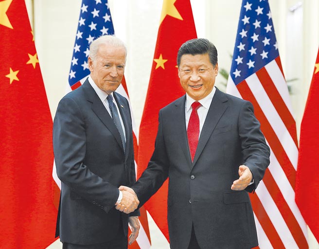 图为2013年大陆国家主席习近平（右），会见时任美副总统的拜登。（新华社）