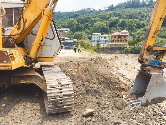 台中市水利局查获民眾滥垦山坡地，面积超过1公顷，落差高达17公尺，已影响公共安全。（台中市水利局提供／陈淑娥台中传真）