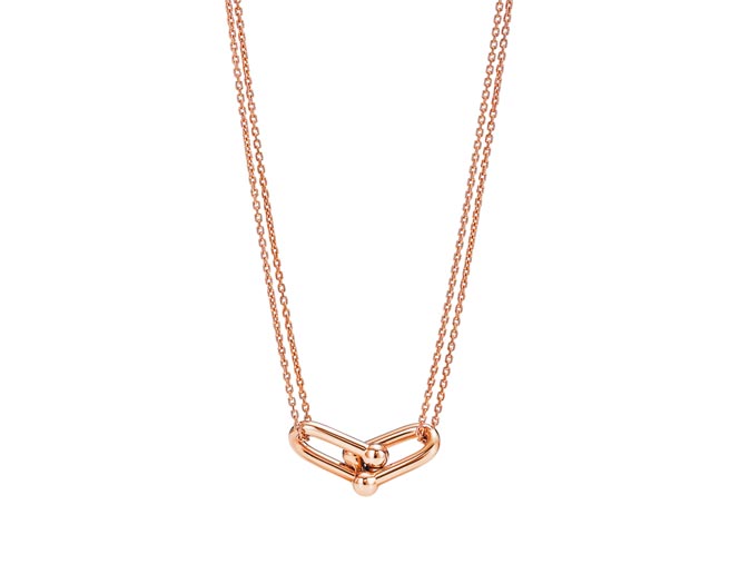 Tiffany HardWear玫瑰金鍊結設計鍊墜，7萬8000元。（Tiffany & Co.提供）