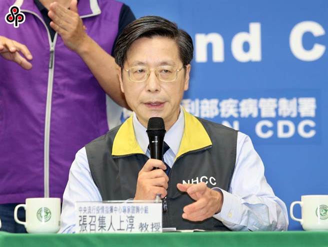 中央流行疫情指挥中心专家谘询小组召集人，同时也是传染病防治医疗网臺北区的指挥官张上淳。（图／指挥中心提供）