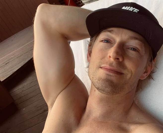 法比欧前阵子带着未婚妻回到法国。（图/翻摄自法比欧脸书）
