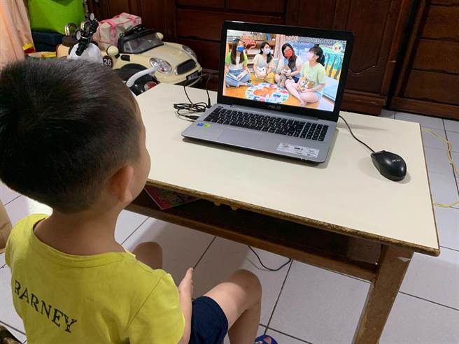 弘光幼儿园老师设计多元防疫课，幼童在家便能自学。（陈淑娥摄）