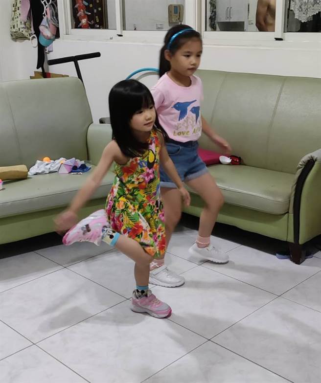 幼儿律动视讯上课考验多。（图/1111人力银行提供）