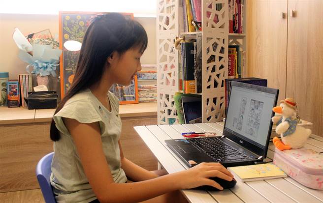 新北市立图书馆暑假推出「悦读一夏好书『e』起读」创意阅读大赛。（新北市立图书馆提供）