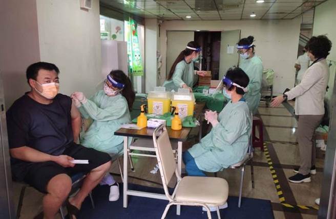 雲林縣市場專案疫苗施打累計逾850人，持續施打防堵傳播鏈。（雲林縣政府提供／張朝欣雲林傳真）