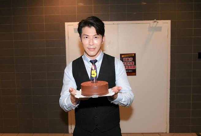 黄少祺开心过50岁生日。（三立提供）