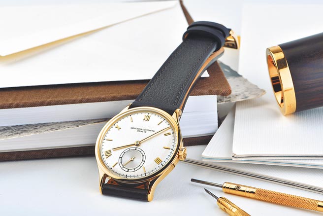 1942年18K金Ref. Inv. 10102腕表，是江诗丹顿在50年的代表作品，约44万3000元。（Vacheron Constantin提供）