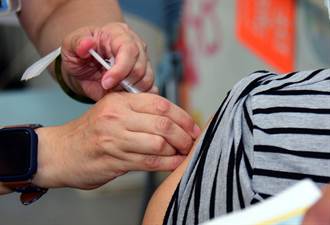台東施打2批AZ疫苗 衛生局證實4長者死亡