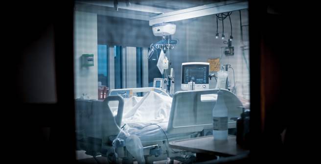 台湾新冠重症死亡率高于全球，苏一峰直指指挥中心的2大缺失，「只会打击医护和家属的心」。（图／示意图，达志影像）
