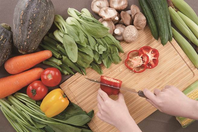 蔬菜箱内的作物经过精心挑选，不仅品质、外观有保证，同时考虑料理实用性搭配各类食材。（图／台北农产运销股份有限公司）