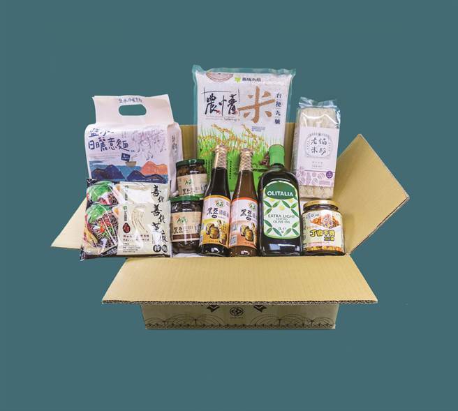 除了蔬菜箱，北农严选也推出「防疫粮食箱」，让民眾轻松补给日常烹煮的基本食材。（图／台北农产运销股份有限公司）