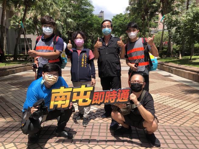 热血粉专「南屯即时通」组爱乡消毒义勇军，这个月要把南屯区还未消毒的里清消完毕。（粉专南屯即时通提供）