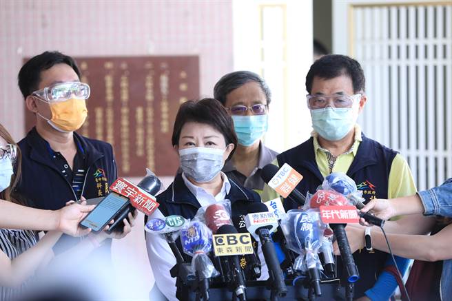 台中市长卢秀燕松口，在全国一致里面，台中市会依地方的情况，有些地方可能再微微地解封。（冯惠宜摄）