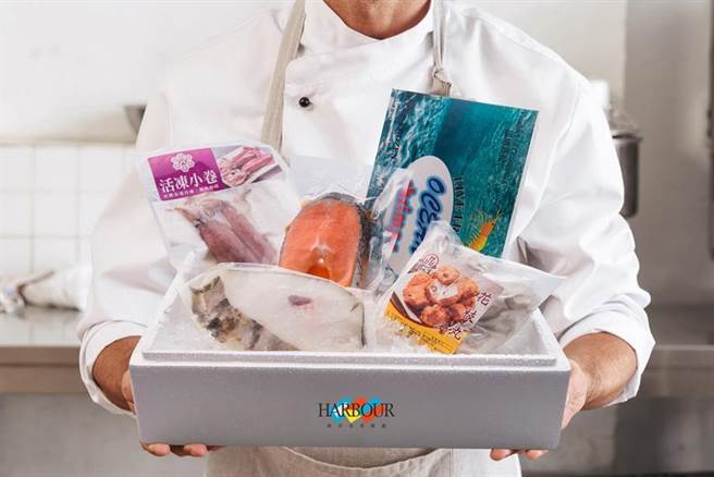 抢宅食商机，汉来海港变身为「云端鱼市场」，推出「防疫超值海鲜箱」且免费宅配。（图／汉来美食集团提供）