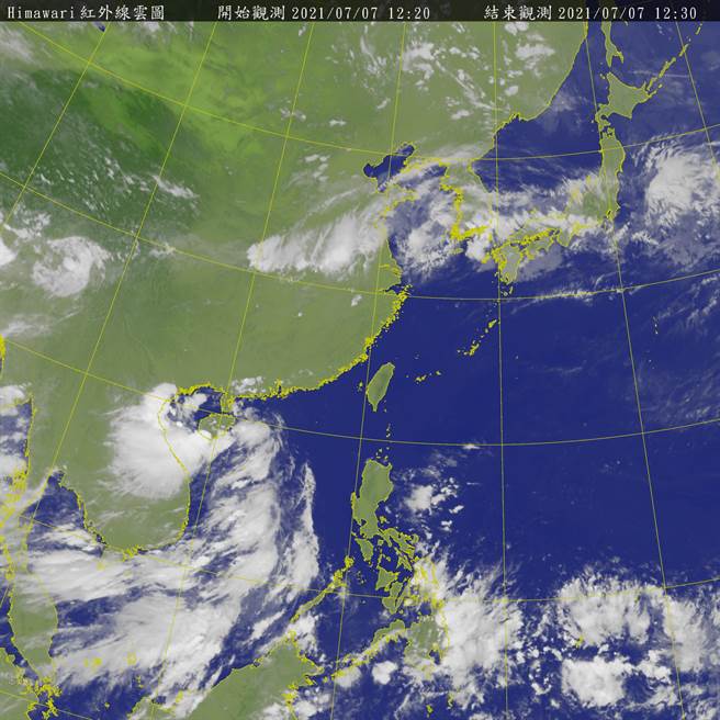 李孟轩表示，今天受太平洋高压影响，从日本南方海面到台湾附近云量明显偏少，今天气温也会偏高，尤其宜兰已经连续三天来到36度以上，花莲、高屏近山区也有局部36度以上高温，各地高温可以来到33到35度，紫外线指数偏高，要特别留意。（取自气象局）