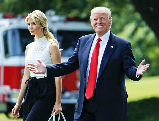 川普集团及财务长怀索柏格（Allen Weisselberg）已经因税务问题遭到刑事起诉，虽然目前川普没有立即坐牢的危险，不过川普的侄女玛莉认为，他最爱的女儿伊凡卡最有可能起身背叛父亲。（资料照／美联社）