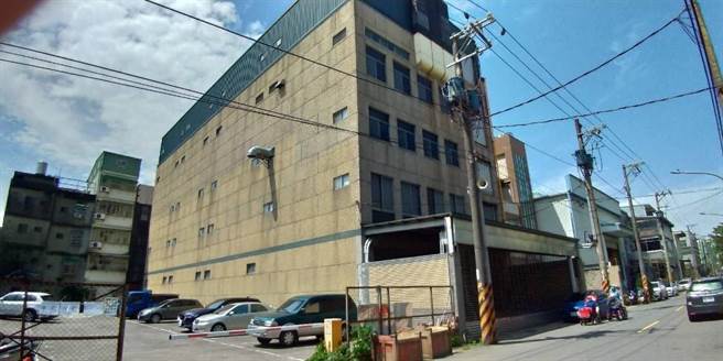 八德食品厂累积欠税1300多万元。(翻摄照片／蔡依珍桃园传真)