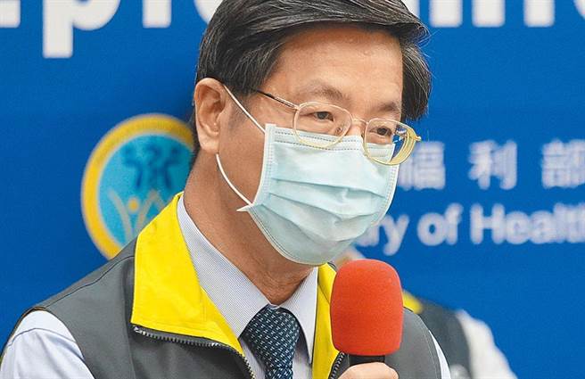 中央流行疫情指揮中心專家諮詢小組召集人張上淳，一句「其實救得回來」讓他近日深陷失言風波。（圖／指揮中心提供）