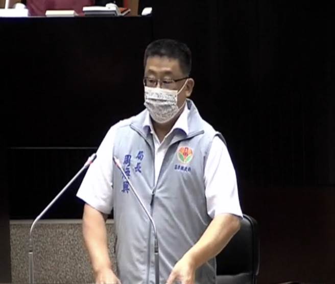 苗栗子弟警察局長周煥興議會初登板，全程客語應答驚艷全場。(戴志揚翻攝)