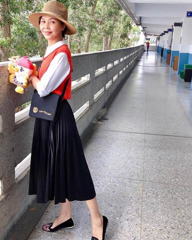 于子育逛校园。（鹊儿喜提供）