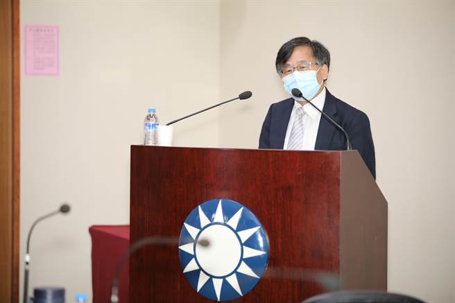 台大公卫流病与预医教授陈秀熙今天获邀至国民党中常会演讲。（国民党提供）