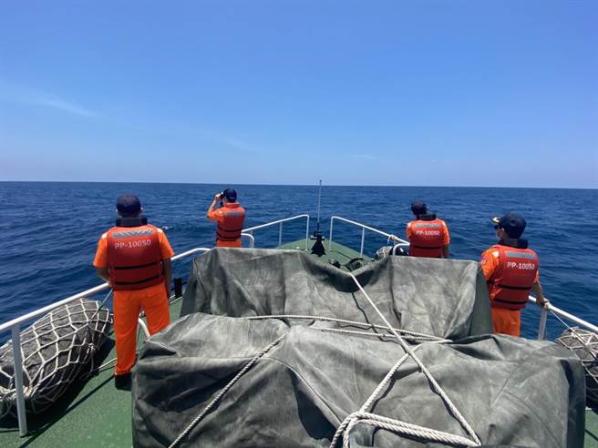 海巡署出動艦艇搜尋失聯漁船。（澳底海巡隊提供）