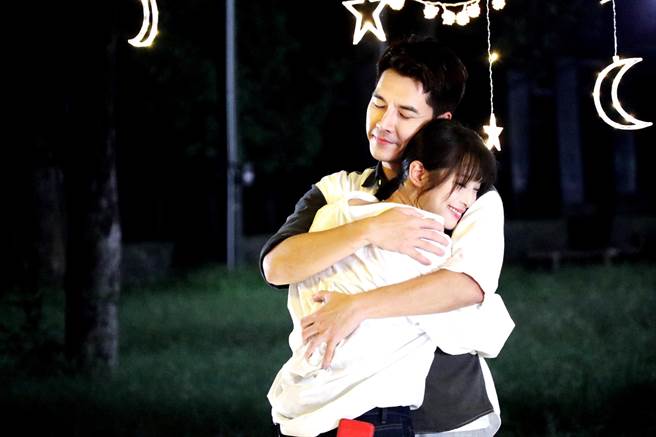 王传一剧中即将向赖雅妍求婚。（三立提供）