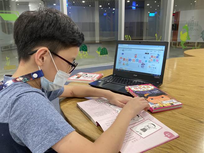 高雄巿立圖書館線上資源「喜閱網@高市圖」即起上線。（曹明正攝）
