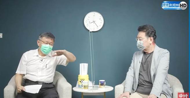 台北市长柯文哲、资深媒体人 赵少康。(图/中时新闻网 直播)