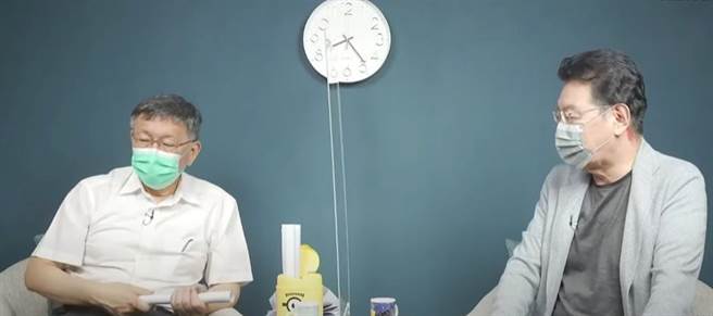 台北市长柯文哲（左）7日接受中广董事长赵少康（右）专访。（摘自赵少康官方频道YT直播／张颖齐台北传真）