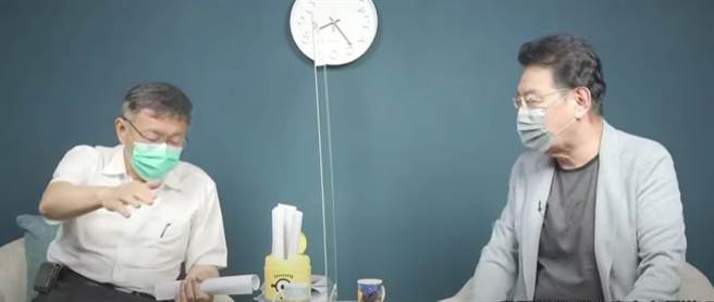 台北市長柯文哲（左）7日接受中廣董事長趙少康（右）專訪。（摘自趙少康官方頻道YT直播／張穎齊台北傳真）