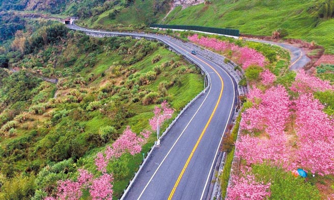 嘉义县环保局公告10月1日起，阿里山公路台18线63K至94K路段列入空品维护区管制范围，一至四期柴油大客车行经管制范围如未通过排气检测，就会被开罚。（取自公路总局脸书／吕妍庭嘉义传真）