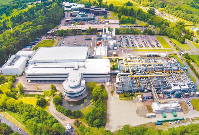 中國半導體巨頭聞泰科技發布公告，其旗下全資子公司安世半導體（Nexperia）已於5日完成簽署收購英國最大晶片製造商「新港晶圓廠」（Newport Wafer Fab，NWF）的交易協議。（摘自中國安世半導體官網）