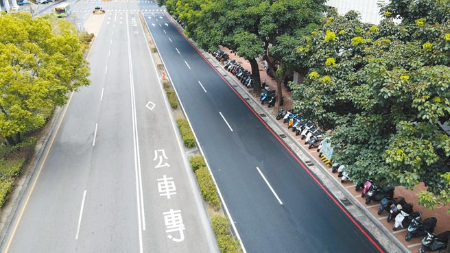 台中市府全力投入防疫，重大建設照常進行，燙平計畫已執行1065條道路共359公里。（台中市府提供／盧金足台中傳真）