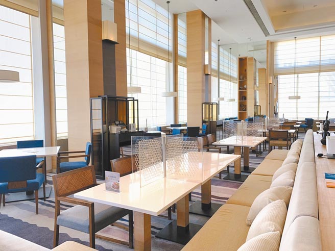 和逸飯店旗下各飯店餐廳均全面實施「用餐實聯制」，嚴格控管人流，加強清潔消毒頻率。（和逸飯店提供）