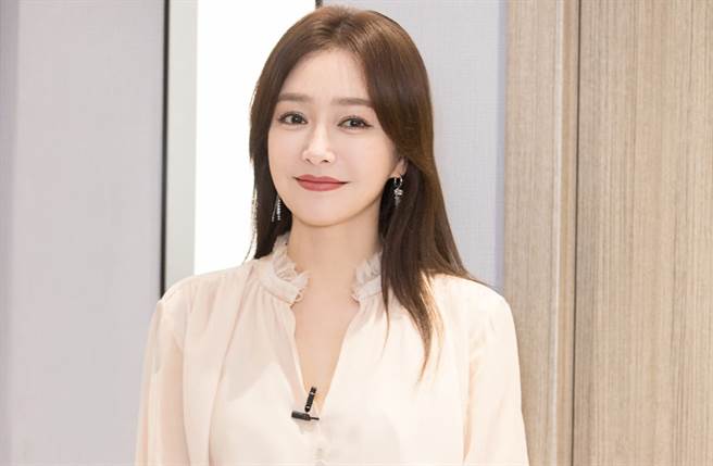 秦岚演出《延禧攻略》富察皇后后爆红，戏约不断。(翻摄自秦岚工作室微博)