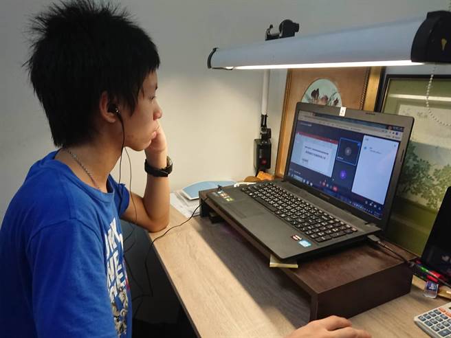 线上职涯讲座课程让民眾在家也能轻松连线学习。（台中市政府劳工局提供）