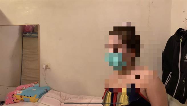 屏东县内埔警查获83岁老翁「连结」38岁女，老翁大方坦承一次800元，不只来过一次。（屏东县内埔警分局提供）