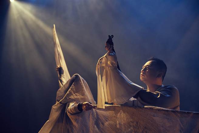 台中国家歌剧院推出「外送剧场」服务，7月期间将推出4檔台湾剧场作品演出，由真快乐掌中剧团的《孟婆•汤》首波开场。（台中国家歌剧院提供／陈淑芬台中传真）