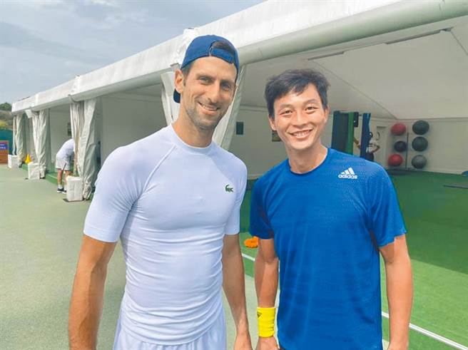 五度参加奥运的男网选手卢彦勋（右），将担任东京奥运开幕典礼中华队掌旗官。（资料照／取自卢彦勋脸书粉专）