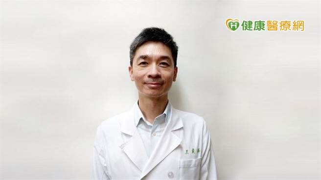 王严锋医师说，现有多款健保有条件给付的针剂或口服药物可治疗及预防偏头痛，包括肉毒杆菌素及CGRP单株抗体。(图/健康医疗网提供)