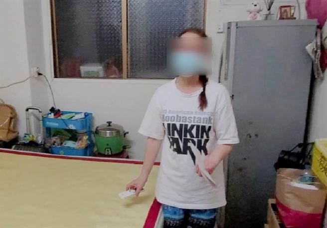 每月9千元的房租，屋内仅有简单家具摆设，郑小姐苦嘆「缴不出房租了」。（照片/游定刚 拍摄）