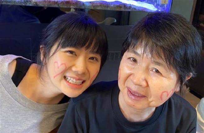 据悉，福原爱爆出婚变后神隐期间，都在照顾生病的妈妈。(图/ 摘自福原爱微博)