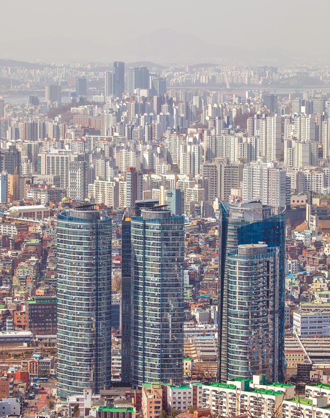 联合国贸易和发展会议（UNCTAD）正式认定韩国为已开发国家。图为高楼林立的韩国首都首尔市。（新华社）