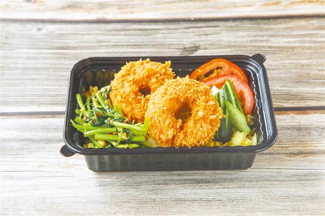 SOGO忠孝NARA Thai Cuisine金钱虾饼招牌炒饭，180元。（SOGO提供）