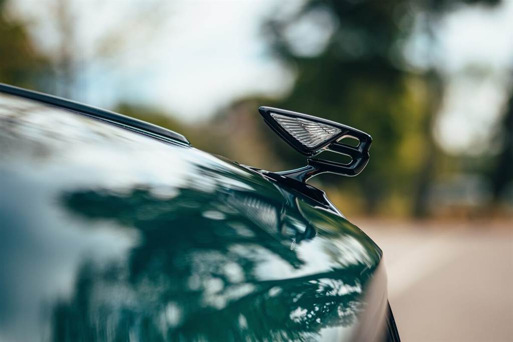 碳中和目標更進一步！Bentley推出Flying Spur Hybrid
